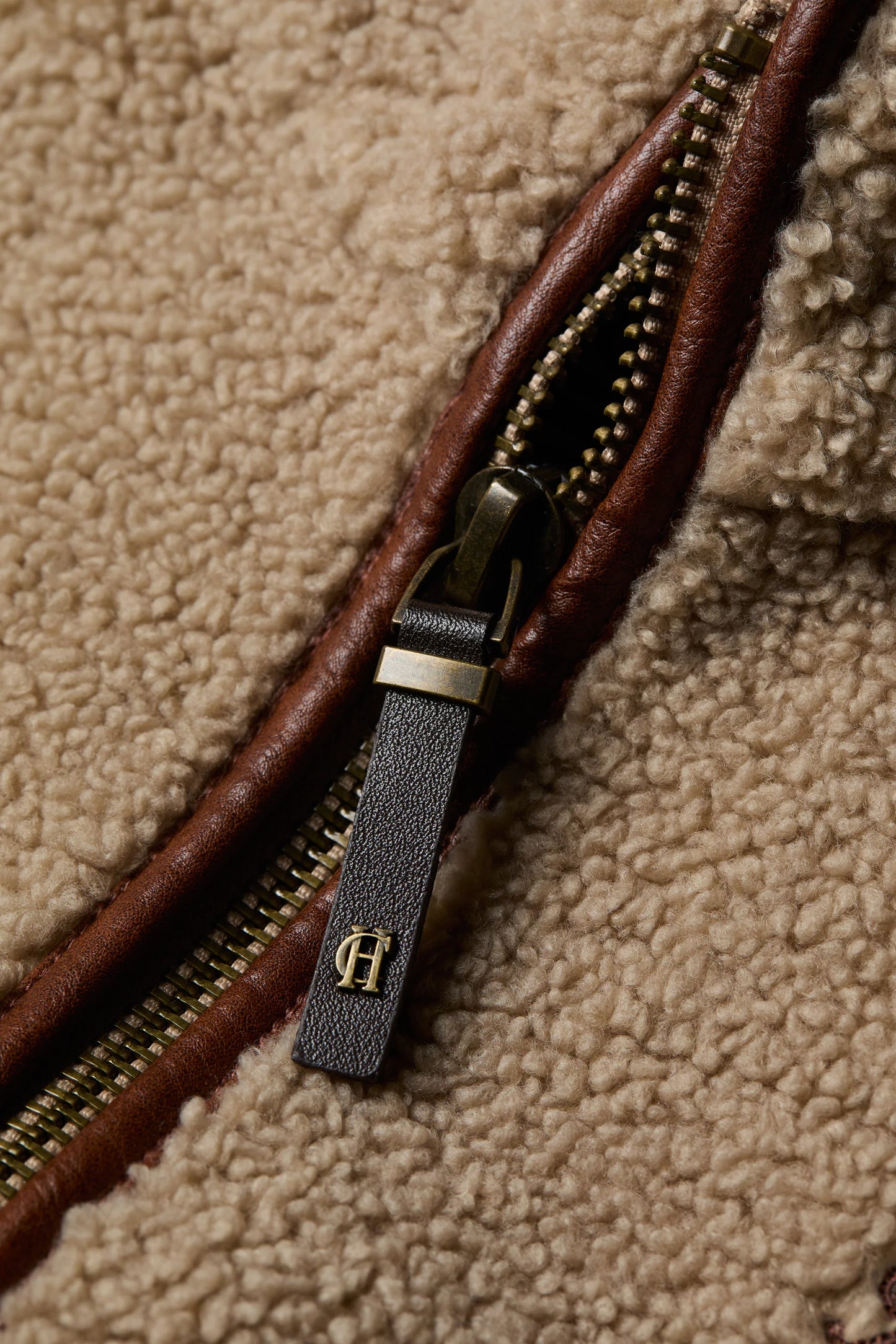 Holland Cooper Country Fleece Gilet Natural Borg