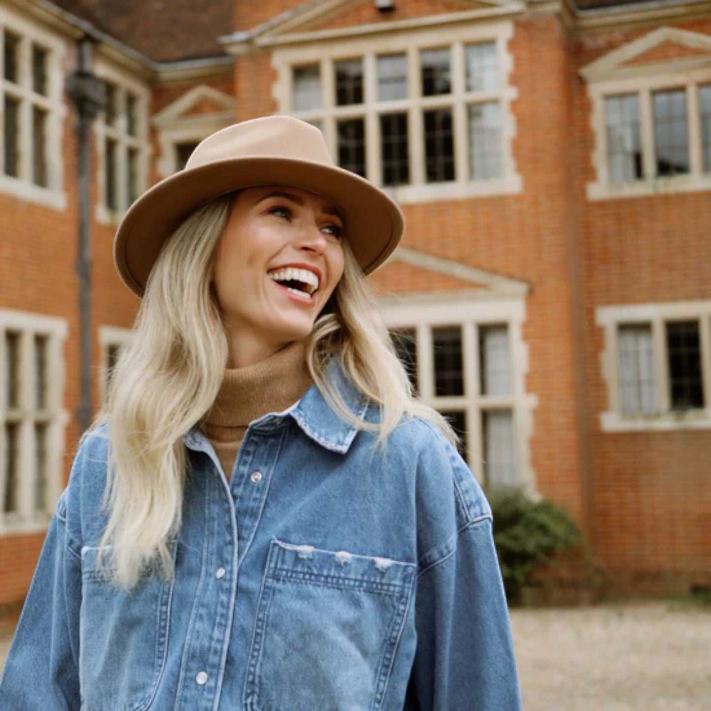 Hicks & Brown The Suffolk Fedora Camel (Bronze Feather)