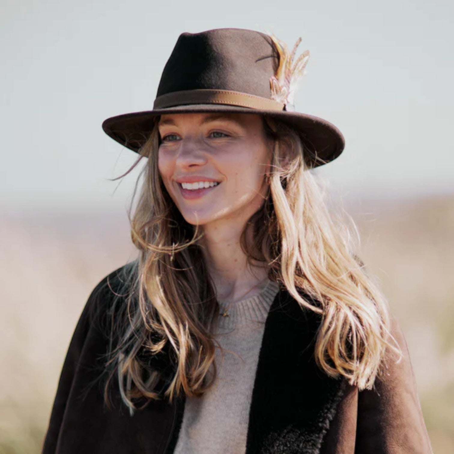 Hicks & Brown The Suffolk Fedora in Dark Brown (Bronze Feather)