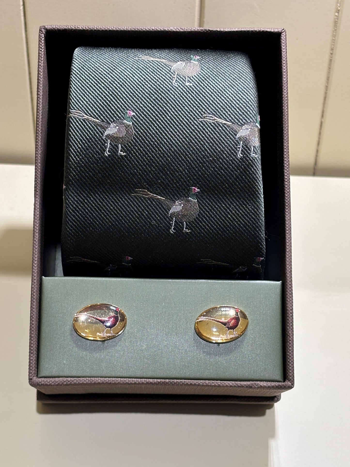 Soprano Standing Pheasant On Green Ground Tie Cufflink Set